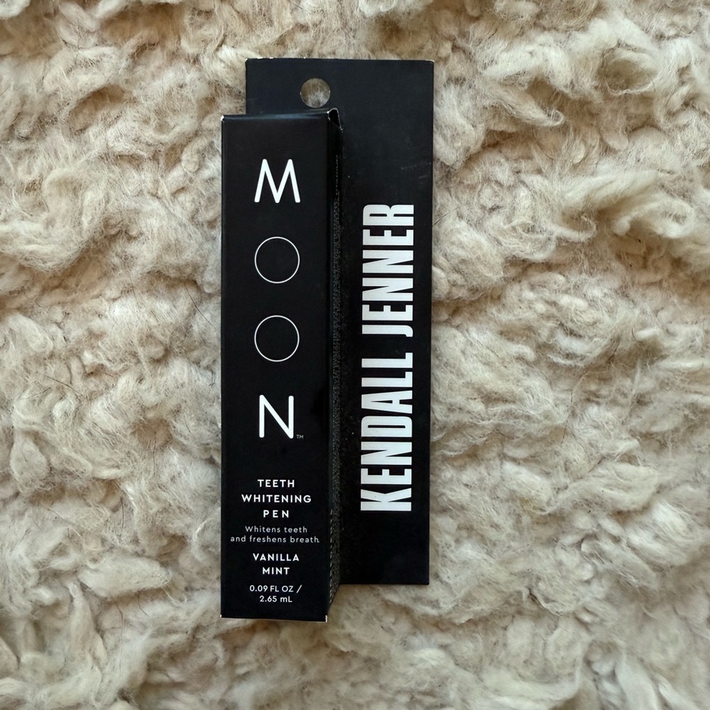 NIB Kendall Jenner tooth whitening pen